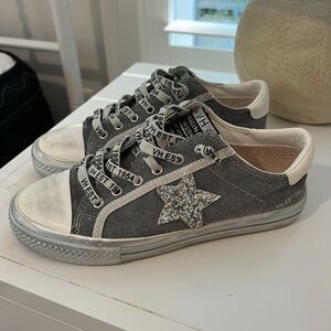 Vintage Havana Gray and White Star Sneakers